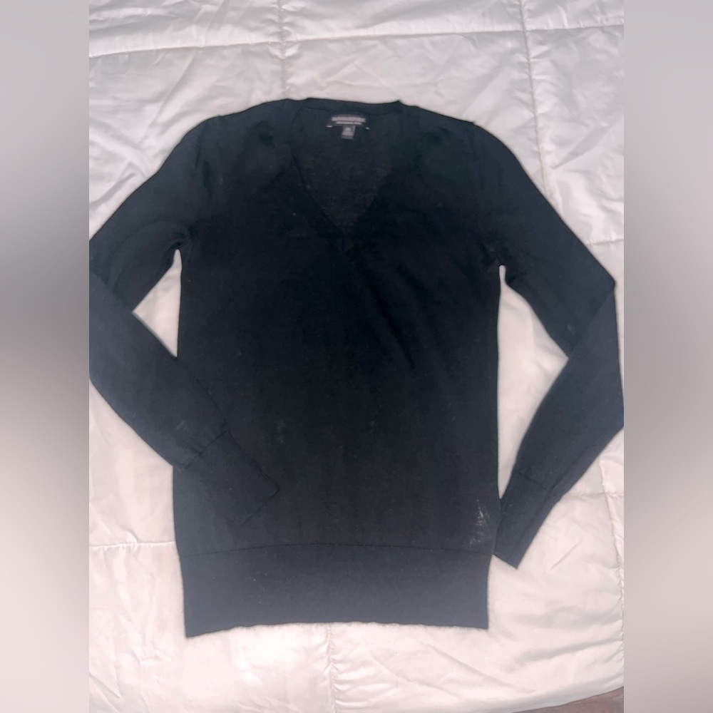 Women’s Banana Republic V-neck sweater
